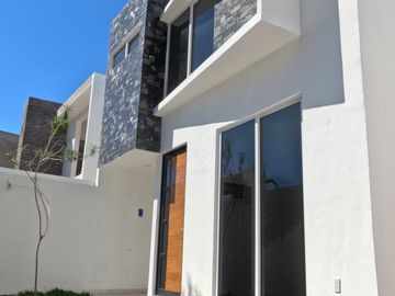 CASA DE 2 NIVELES EN COL GABRIEL TEPEPA
