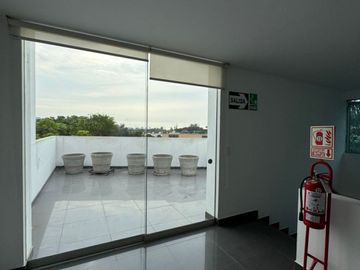 Edificio de 1355 m², 5 Pisos de Oficina con Ascensor en La Molina