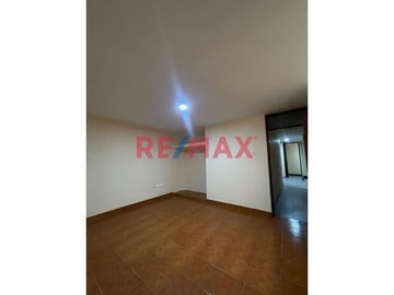 Casa De 03 Pisos En Urb. Los Sauces Con 03 Departamentos En Venta