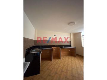 Casa De 03 Pisos En Urb. Los Sauces Con 03 Departamentos En Venta