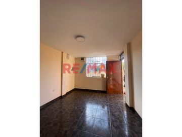 Casa De 03 Pisos En Urb. Los Sauces Con 03 Departamentos En Venta