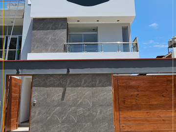 VENTA DE CASA DE TRES PISOS EN ESTRENO EN MIRAFLORES COUNTRY CLUB - PIURA