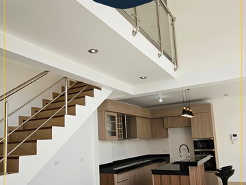 VENTA DE CASA DE TRES PISOS EN ESTRENO EN MIRAFLORES COUNTRY CLUB - PIURA