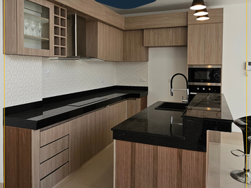 VENTA DE CASA DE TRES PISOS EN ESTRENO EN MIRAFLORES COUNTRY CLUB - PIURA