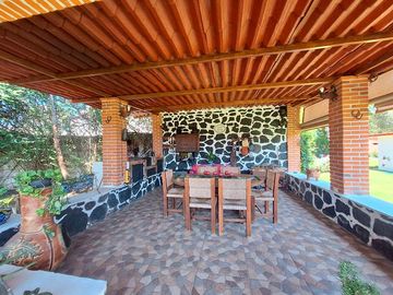 Hermosa Cabaña con Amplio Terreno y amenidades en Venta, en Huasca de Ocampo.