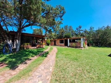 Hermosa Cabaña con Amplio Terreno y amenidades en Venta, en Huasca de Ocampo.