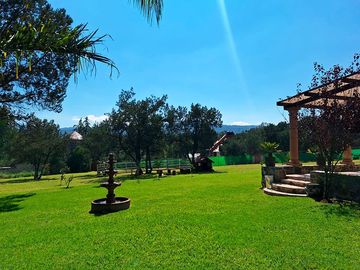 Hermosa Cabaña con Amplio Terreno y amenidades en Venta, en Huasca de Ocampo.
