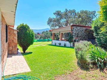 Hermosa Cabaña con Amplio Terreno y amenidades en Venta, en Huasca de Ocampo.