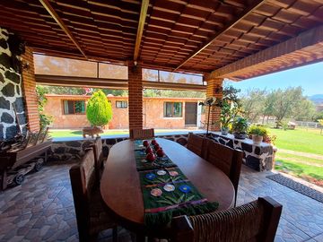 Hermosa Cabaña con Amplio Terreno y amenidades en Venta, en Huasca de Ocampo.