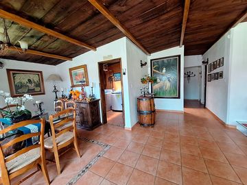 Hermosa Cabaña con Amplio Terreno y amenidades en Venta, en Huasca de Ocampo.