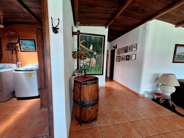 Hermosa Cabaña con Amplio Terreno y amenidades en Venta, en Huasca de Ocampo.