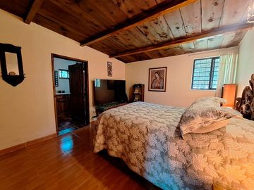 Hermosa Cabaña con Amplio Terreno y amenidades en Venta, en Huasca de Ocampo.