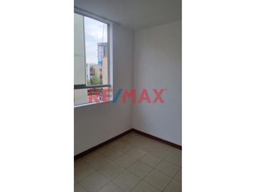 Vendo Departamento En El Cuarto Piso, Zona Exclusiva De Lima Cercado (Frente Al Mtc)
