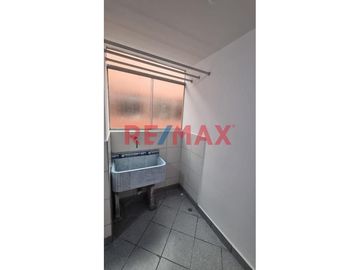 Vendo Departamento En El Cuarto Piso, Zona Exclusiva De Lima Cercado (Frente Al Mtc)