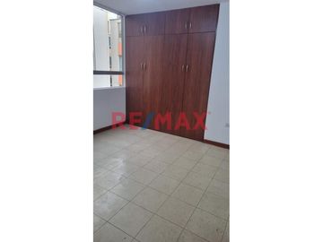 Vendo Departamento En El Cuarto Piso, Zona Exclusiva De Lima Cercado (Frente Al Mtc)