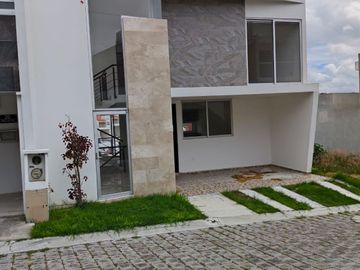 Vendo  Casa en fraccionamiento Lomas de la Calera en fraccionamiento 250 m2 construcción 3 recamaras 2 autos $3,100,000