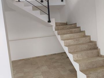 Vendo  Casa en fraccionamiento Lomas de la Calera en fraccionamiento 250 m2 construcción 3 recamaras 2 autos $3,100,000