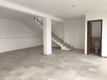 Vendo  Casa en fraccionamiento Lomas de la Calera en fraccionamiento 250 m2 construcción 3 recamaras 2 autos $3,100,000