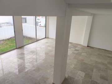 Vendo  Casa en fraccionamiento Lomas de la Calera en fraccionamiento 250 m2 construcción 3 recamaras 2 autos $3,100,000