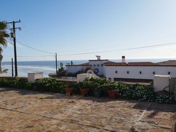 ¡Diamante en Bruto con Vista al Mar – Una Gran Oportunidad en San Antonio del Mar!