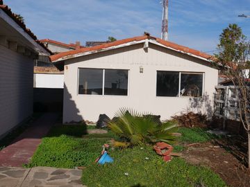 ¡Diamante en Bruto con Vista al Mar – Una Gran Oportunidad en San Antonio del Mar!