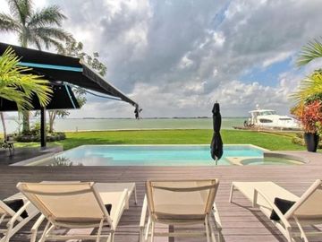 CASA EN VENTA  ISLA DORADA FRENTE A LA LAGUNA