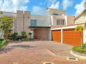 CASA EN VENTA  ISLA DORADA FRENTE A LA LAGUNA