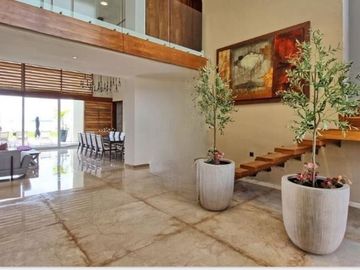 CASA EN VENTA  ISLA DORADA FRENTE A LA LAGUNA