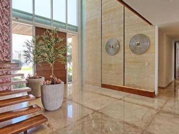 CASA EN VENTA  ISLA DORADA FRENTE A LA LAGUNA
