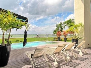 CASA EN VENTA  ISLA DORADA FRENTE A LA LAGUNA