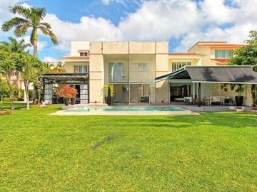 CASA EN VENTA  ISLA DORADA FRENTE A LA LAGUNA