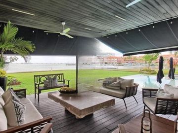 CASA EN VENTA  ISLA DORADA FRENTE A LA LAGUNA