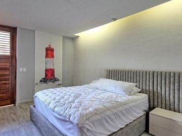 CASA EN VENTA  ISLA DORADA FRENTE A LA LAGUNA