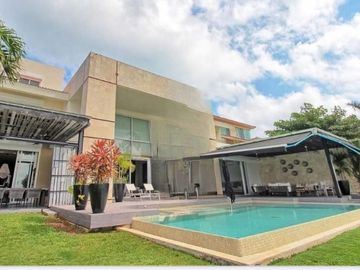 CASA EN VENTA  ISLA DORADA FRENTE A LA LAGUNA