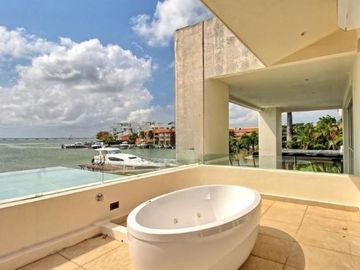 CASA EN VENTA  ISLA DORADA FRENTE A LA LAGUNA