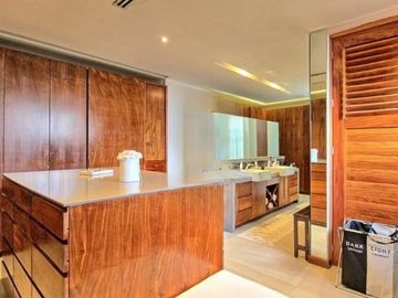CASA EN VENTA  ISLA DORADA FRENTE A LA LAGUNA