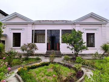 Venta Casa Patrimonial Más Terreno 1440 m² Centro Histórico Quito