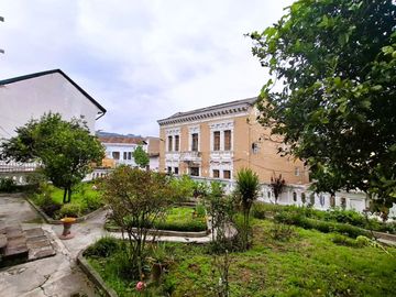 Venta Casa Patrimonial Más Terreno 1440 m² Centro Histórico Quito