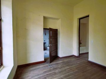 Venta Casa Patrimonial Más Terreno 1440 m² Centro Histórico Quito