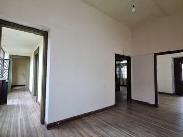 Venta Casa Patrimonial Más Terreno 1440 m² Centro Histórico Quito