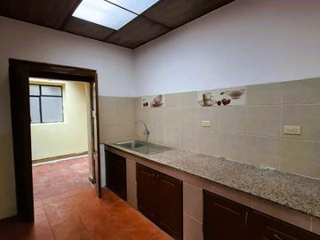 Venta Casa Patrimonial Más Terreno 1440 m² Centro Histórico Quito