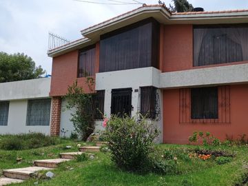 Vendo Casa a precio de dpto. a una cuadra de la Av. Lambramani