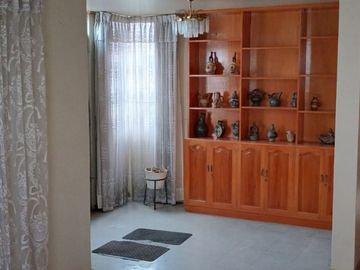 Vendo Casa a precio de dpto. a una cuadra de la Av. Lambramani