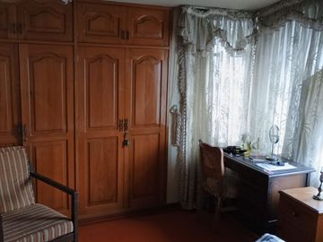 Vendo Casa a precio de dpto. a una cuadra de la Av. Lambramani