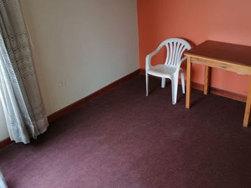 Vendo Casa a precio de dpto. a una cuadra de la Av. Lambramani