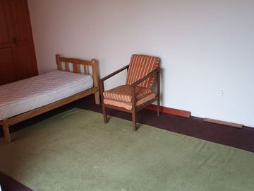 Vendo Casa a precio de dpto. a una cuadra de la Av. Lambramani