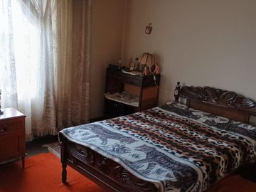 Vendo Casa a precio de dpto. a una cuadra de la Av. Lambramani