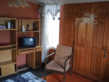 Vendo Casa a precio de dpto. a una cuadra de la Av. Lambramani