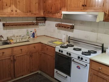 Vendo Casa a precio de dpto. a una cuadra de la Av. Lambramani