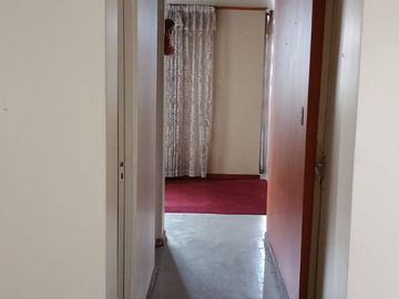 Vendo Casa a precio de dpto. a una cuadra de la Av. Lambramani